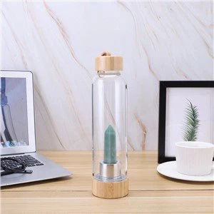 Sticlă de apă infuzată cu cristale